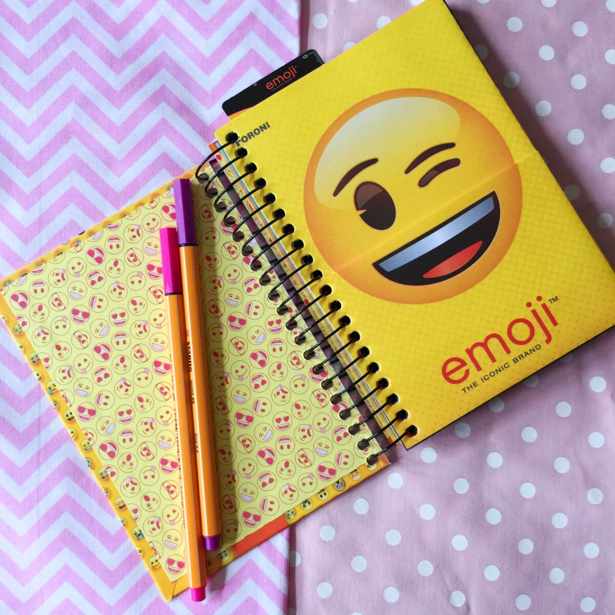 Quem aqui também adora usar um emoji?! 😂